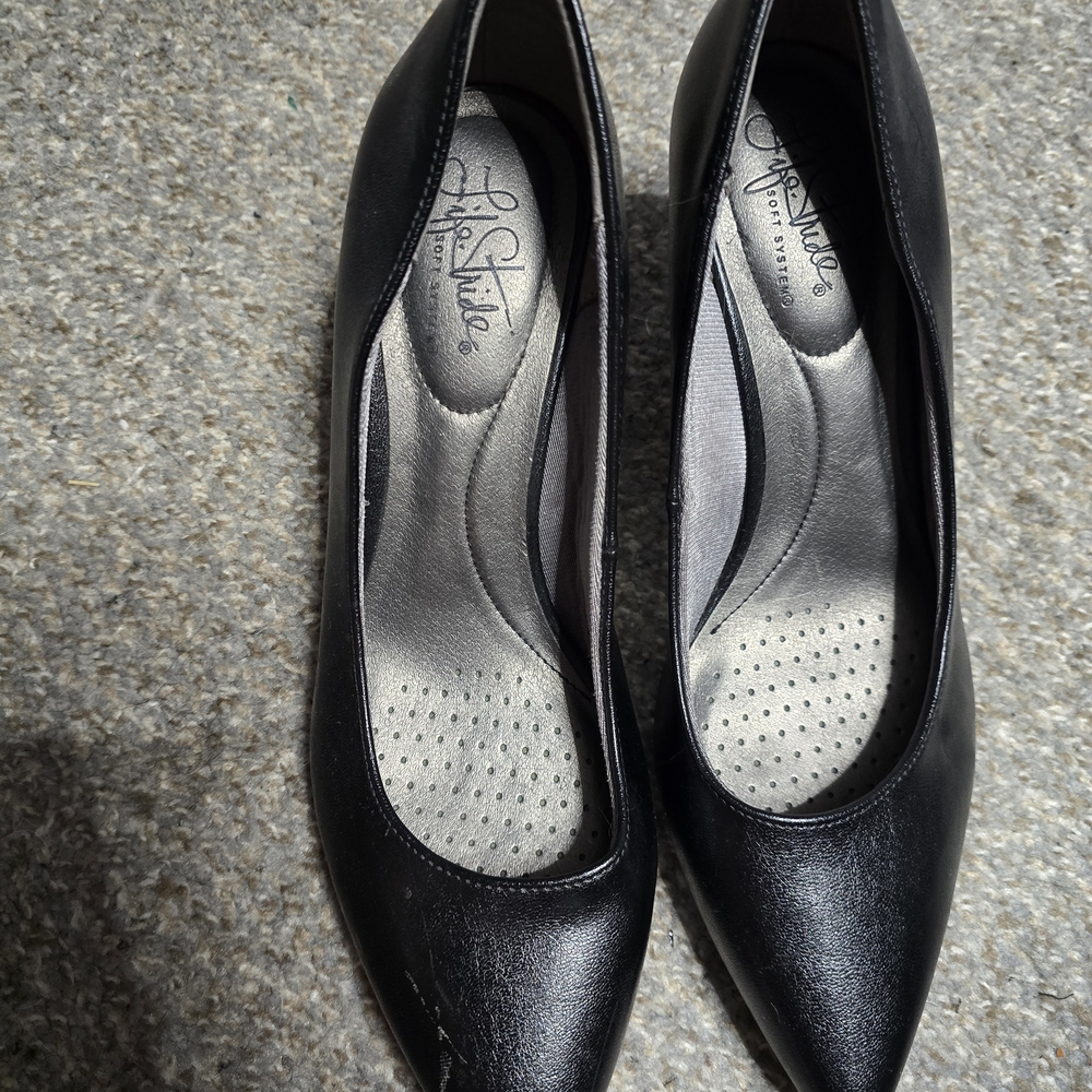 Life Stride Women's Classic Black Heels